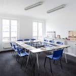 Salle de classe de notre école à proximité de la tour Eiffel