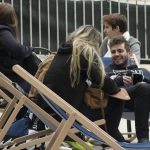 FL Nice - Outside Student Lounge Etudiants en pause dans le jardin à Nice