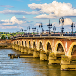 Pont de Pierre au dessus de la Garonne
